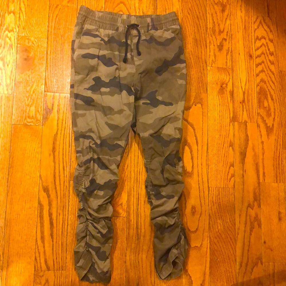 H&M Divided Camo Pant
